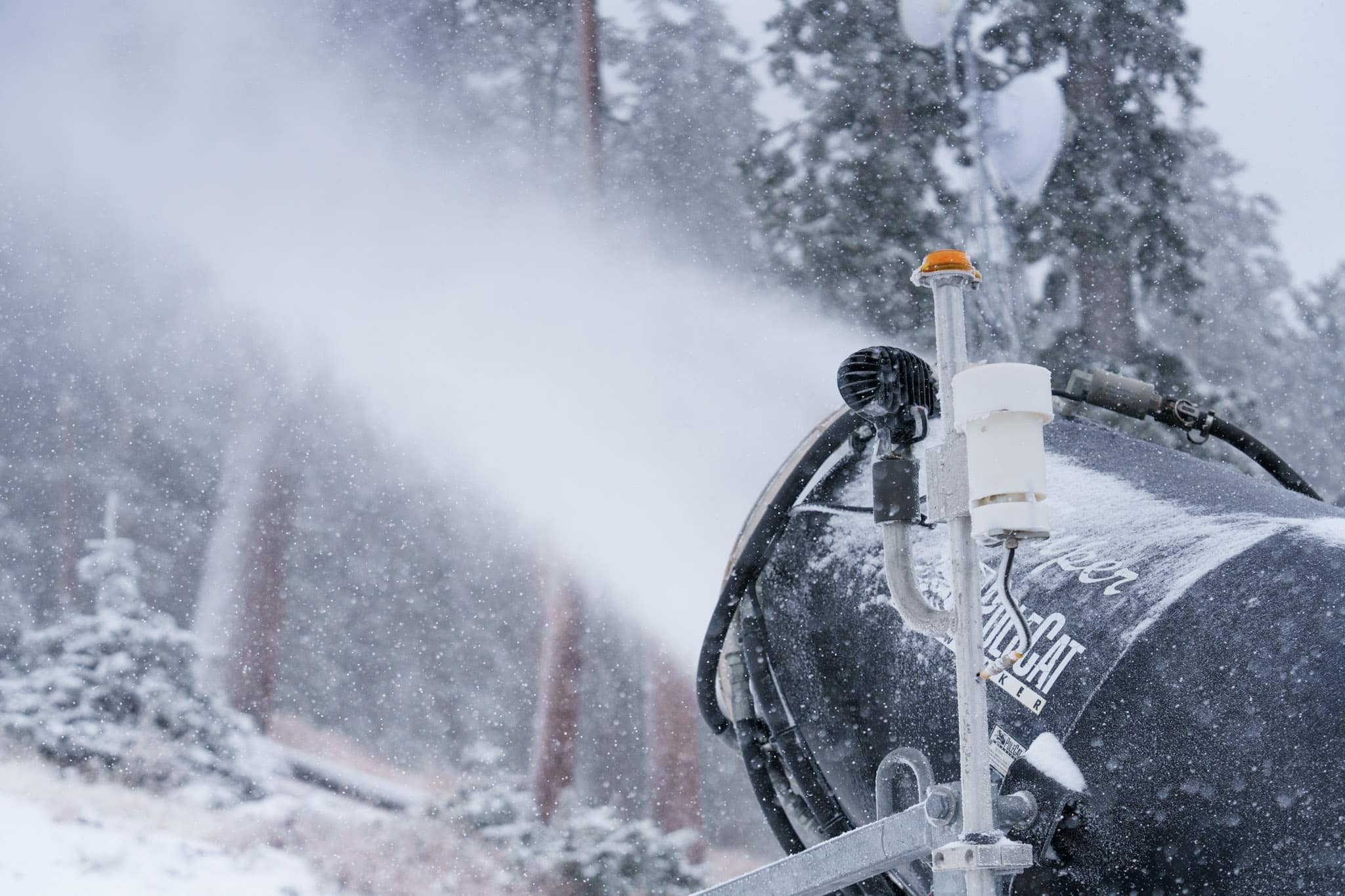 Snowmaking machine